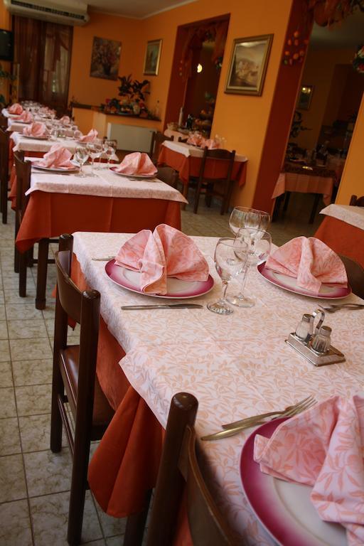 Hotel Ristorante Il Pino キウージ エクステリア 写真