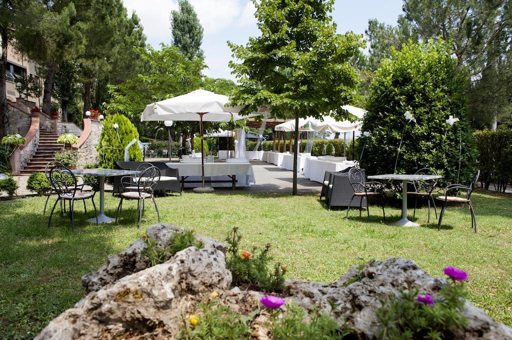 Hotel Ristorante Il Pino キウージ エクステリア 写真