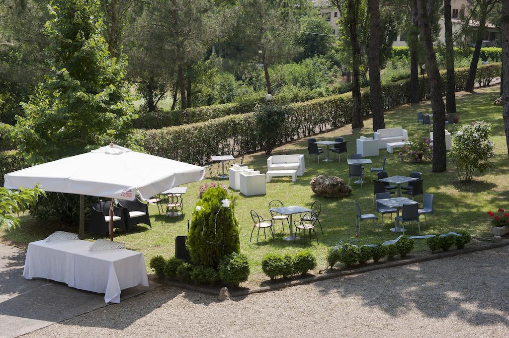 Hotel Ristorante Il Pino キウージ エクステリア 写真